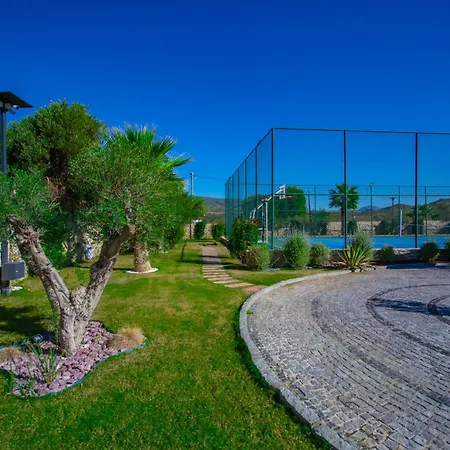 Neveda Mit Tennis Und Basketballplatz Villa