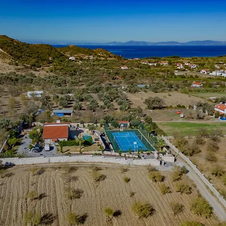 Neveda Mit Tennis Und Basketballplatz * Datca