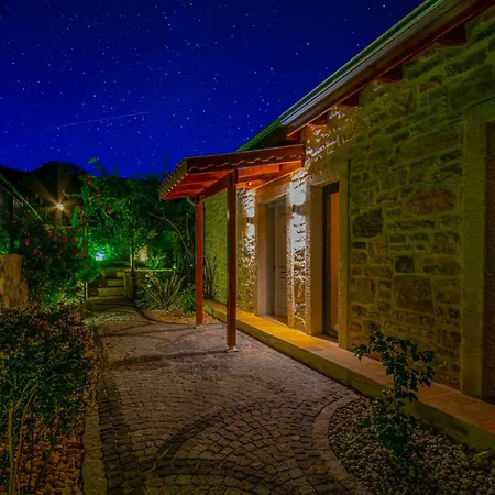 Villa Neveda Mit Tennis Und Basketballplatz *