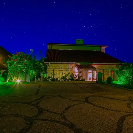 Villa Neveda Mit Tennis Und Basketballplatz
