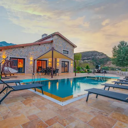 Villa Neveda Mit Tennis Und Basketballplatz *