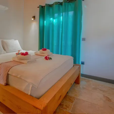 Villa Neveda Mit Tennis Und Basketballplatz *