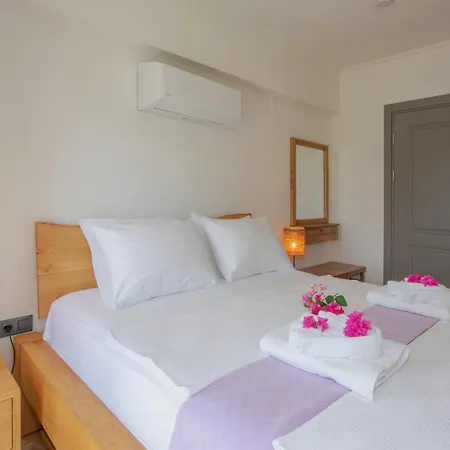Villa Neveda Mit Tennis Und Basketballplatz Datca